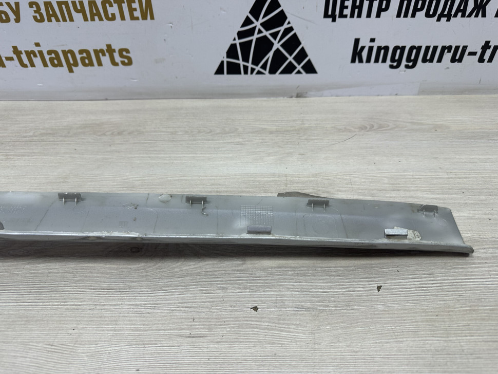 Накладка правого порога бу Renault Duster OEM 769513147R