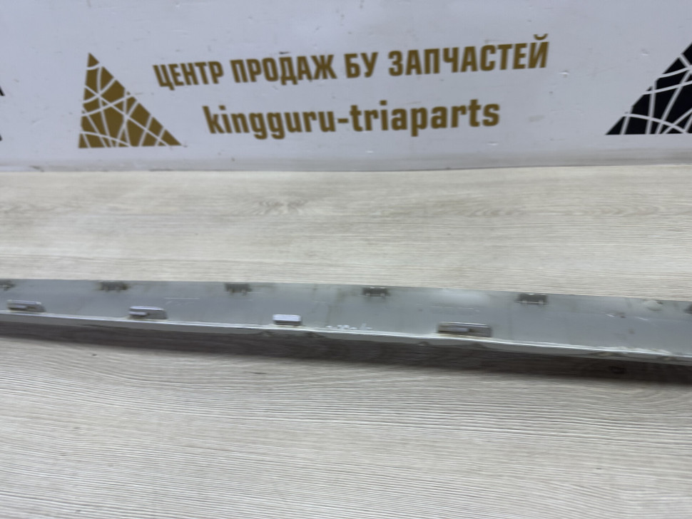 Накладка правого порога бу Renault Duster OEM 769513147R
