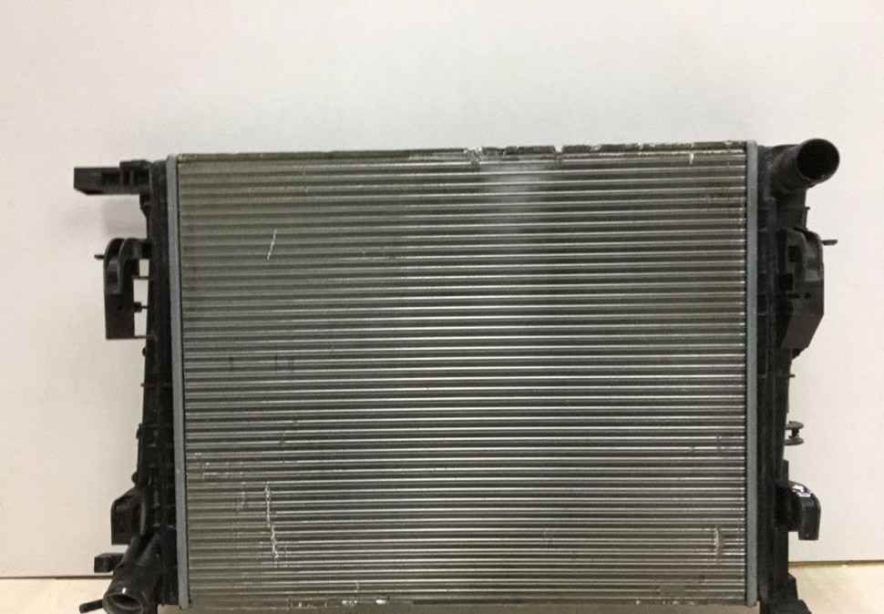 Радиатор охлаждения бу Lada Largus OEM 214105731R (слом.2креп) (скл-3) Радиатор охлаждения бу Lada Largus OEM 214105731R (слом.2креп) (скл-3)