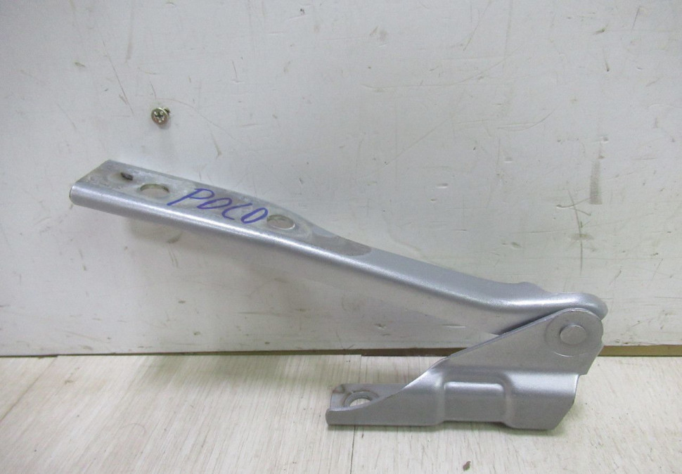 Петля капота левая Volkswagen Polo oem 6r0823301b