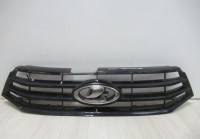 Решетка радиатора Lada Vesta oem 8450008666 (мал.трещины ,слом.мал.часть) (скл-3)