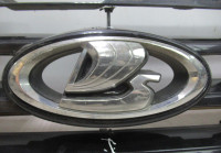 Решетка радиатора Lada Vesta oem 8450008666 (мал.трещины ,слом.мал.часть) (скл-3)