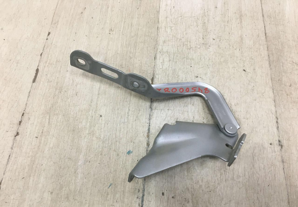 Петля капота левая Lada Vesta 2015> oem 8450008287 (скл-3) Петля капота левая Lada Vesta 2015> oem 8450008287 (скл-3)