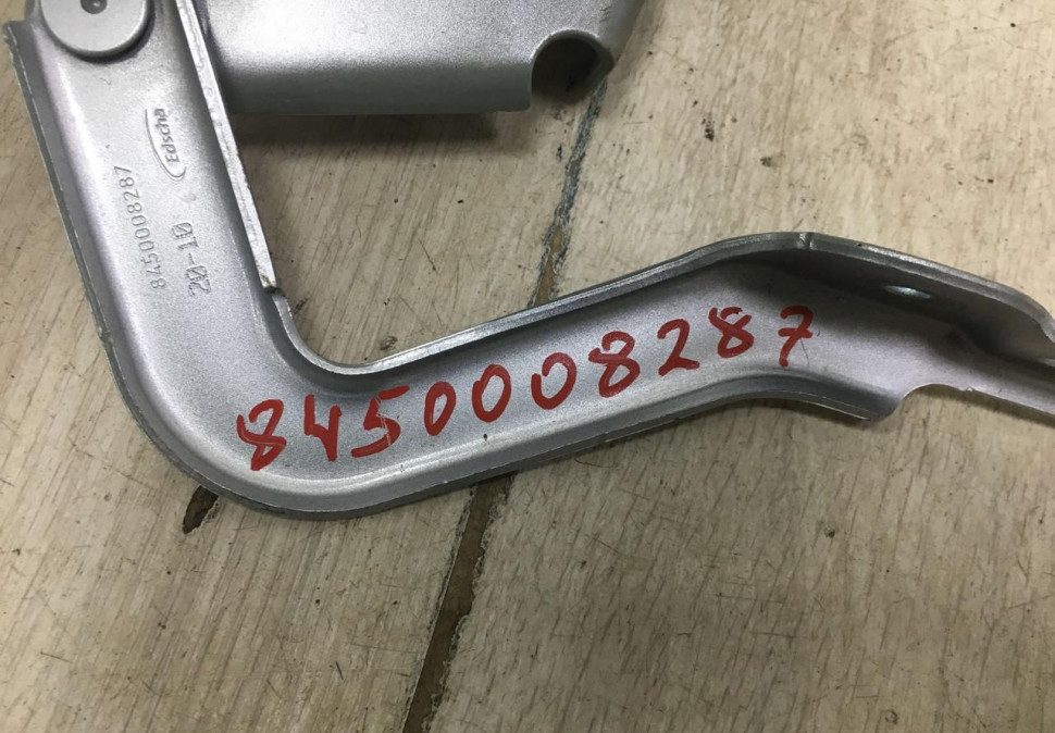 Петля капота левая Lada Vesta 2015> oem 8450008287 (скл-3) Петля капота левая Lada Vesta 2015> oem 8450008287 (скл-3)