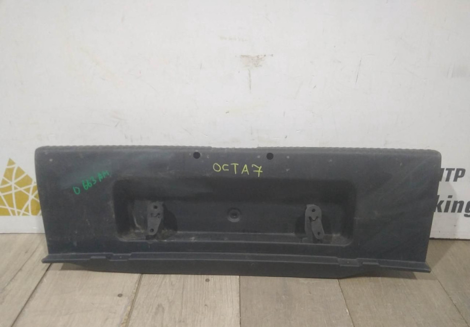 Обивка задней панели бу Skoda Octavia A7 OEM 5E5863485