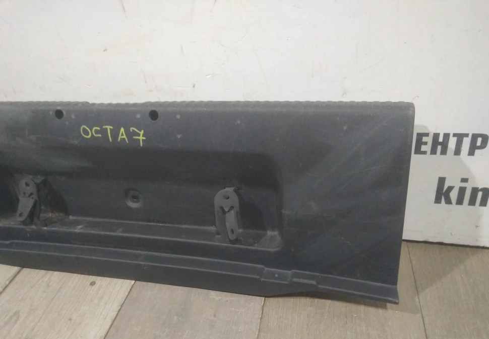 Обивка задней панели бу Skoda Octavia A7 OEM 5E5863485