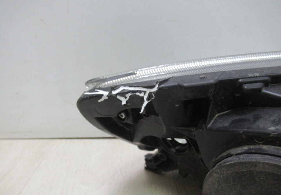 Фара левая Lada Kalina 2 (Слом.все крепл) (дефект на стекле) (скл-3)