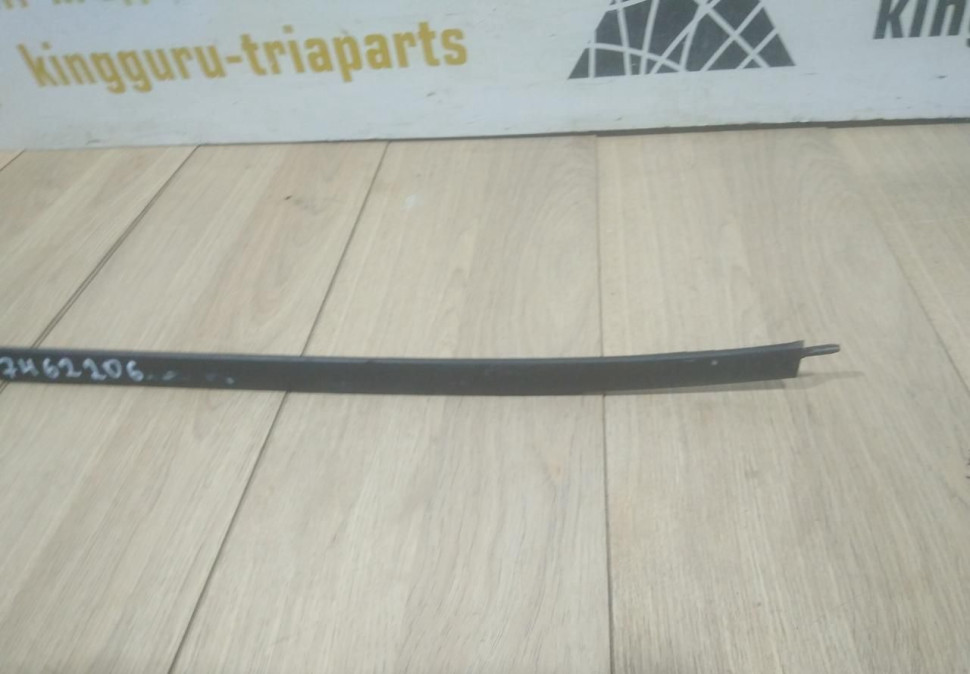 Молдинг лобового стекла правый бу BMW X5 F15 OEM 51317462206