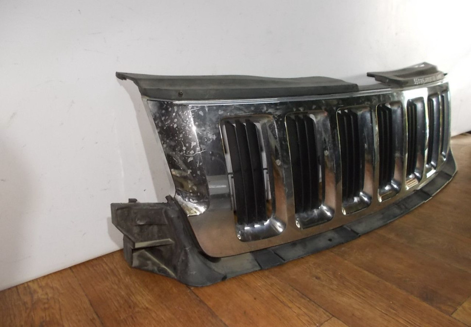 Решетка радиатора бу Jeep Grand Cherokee WK2 до рестайлинг OEM 55079377AC