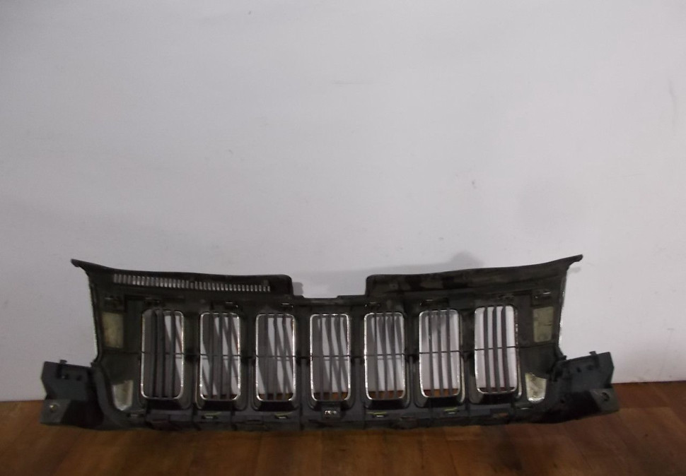 Решетка радиатора бу Jeep Grand Cherokee WK2 до рестайлинг OEM 55079377AC