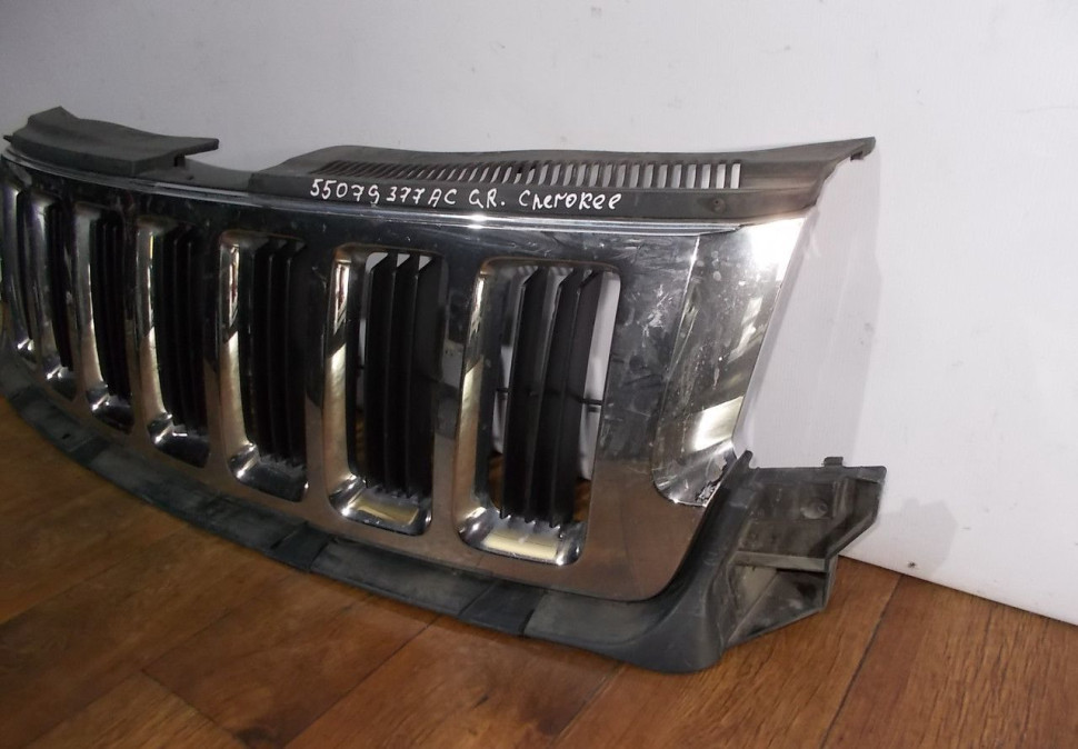 Решетка радиатора бу Jeep Grand Cherokee WK2 до рестайлинг OEM 55079377AC
