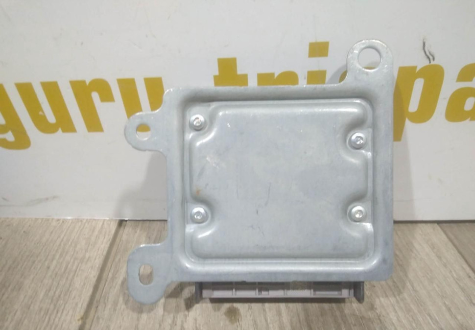 Блок управления подушками безопасности бу Renault Kaptur OEM 985106185R