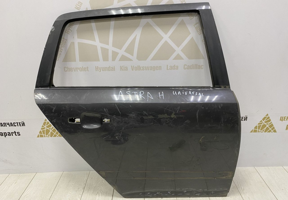 Дверь задняя правая Opel Astra H Универсал (вмятина) OEM 13168046