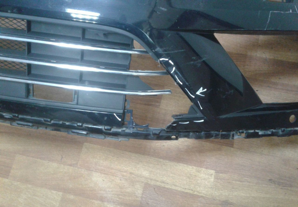 Бампер передний Volkswagen Touareg NF рестайлинг (слом. решетка)