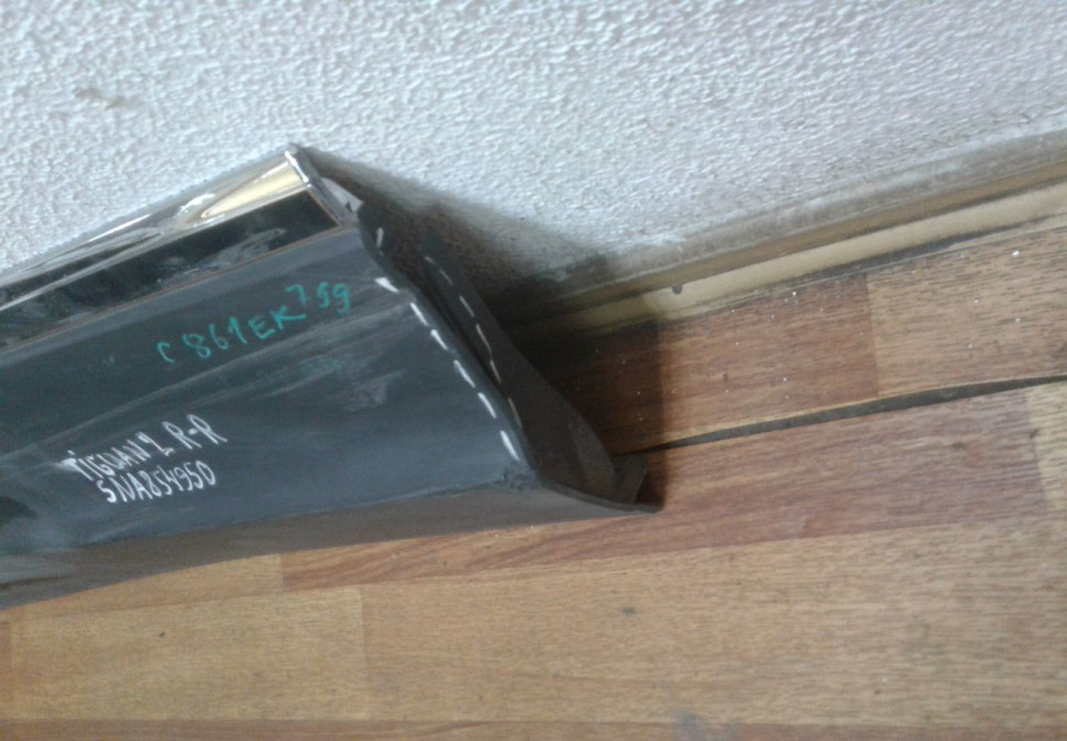 Молдинг двери задний правый Volkswagen Tiguan 2 oem 5na854950 (скл-3) Молдинг двери задний правый Volkswagen Tiguan 2 oem 5na854950 (скл-3)