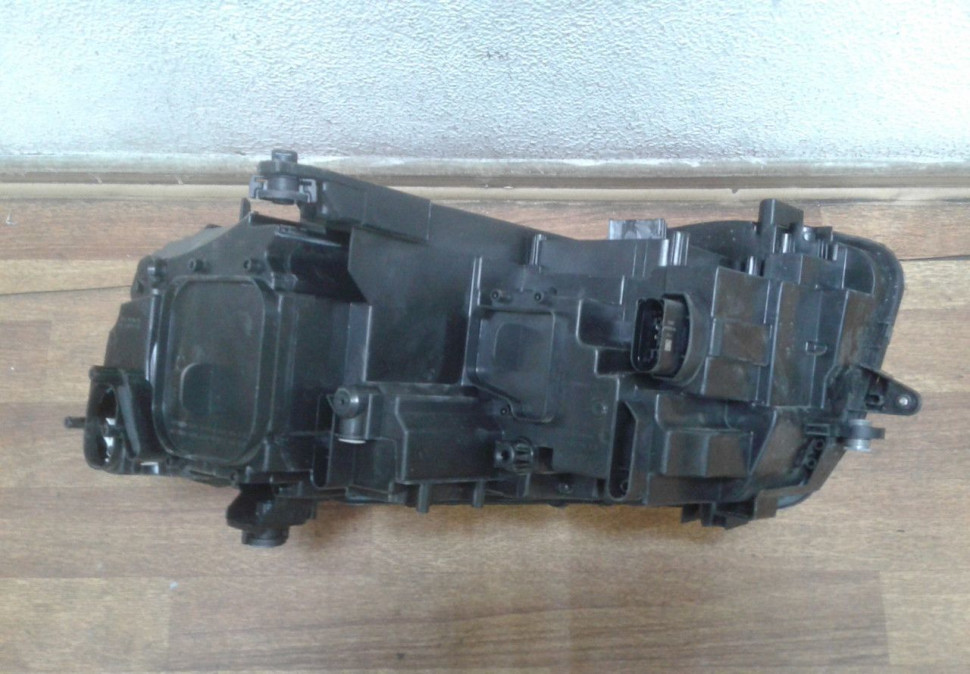 Фара правая Volkswagen Tiguan 2 oem 5NB941082A (царапина)