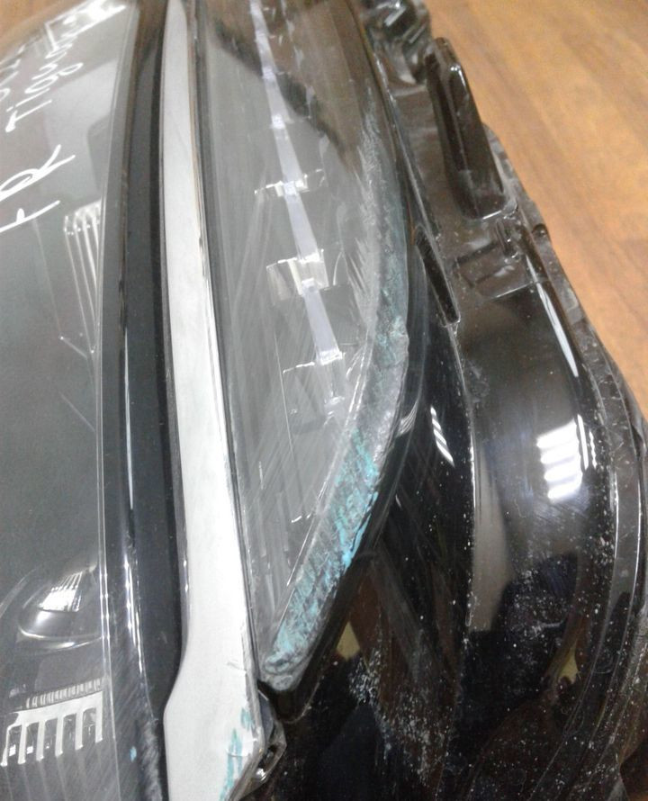 Фара правая Volkswagen Tiguan 2 oem 5NB941082A (царапина)