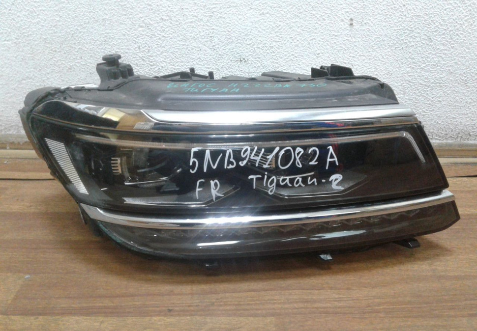 Фара правая Volkswagen Tiguan 2 oem 5NB941082A (царапина) Фара правая Volkswagen Tiguan 2 oem 5NB941082A (царапина)