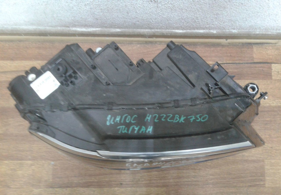 Фара правая Volkswagen Tiguan 2 oem 5NB941082A (царапина) Фара правая Volkswagen Tiguan 2 oem 5NB941082A (царапина)