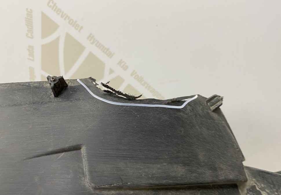 Подкрылок передний левый Renault Logan 2 рестайлин 2019 г OEM 638412813R