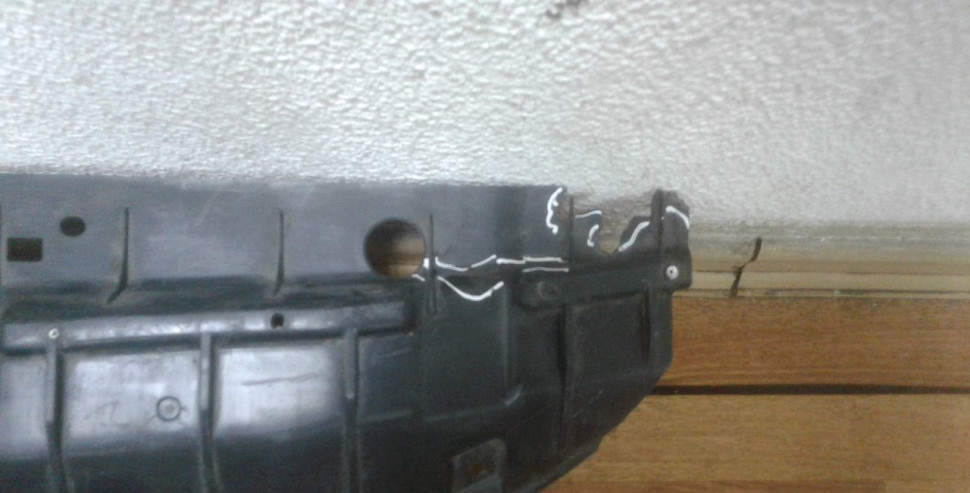 Накладка передней панели Hyundai Genesis 2 oem 86551B1000 (трещина)