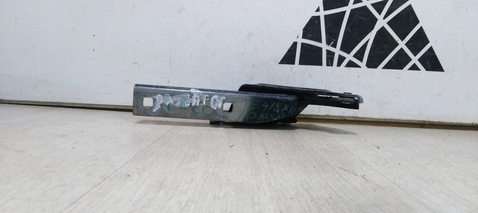 Петля капота правая Volkswagen Passat Cc 1 oem 3C8823302A