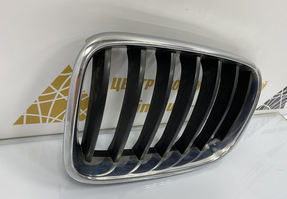 Решетка радиатора левая бу BMW X3 F25 рестайлинг OEM 51117338571