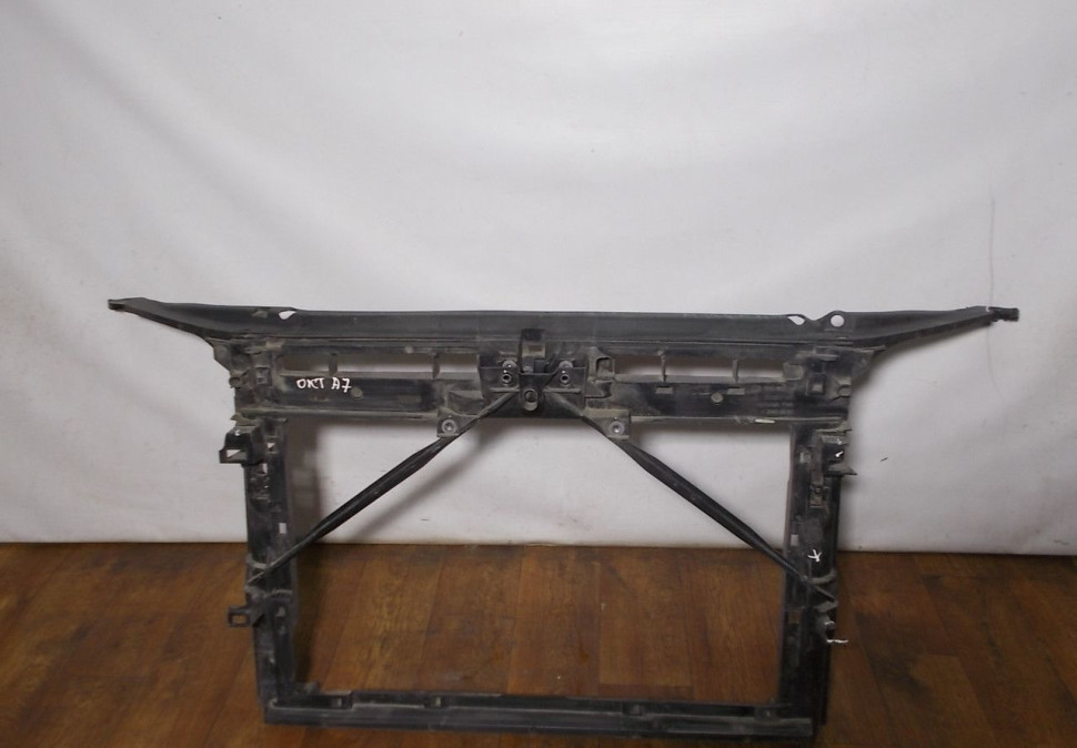 Панель передняя бу Skoda Octavia A7 OEM 5EU805588B (скл-4)