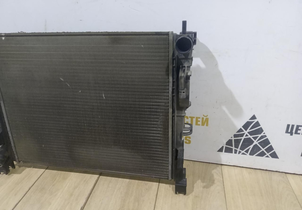 Радиатор охлаждения бу Renault Logan 2 OEM 214106179R Радиатор охлаждения бу Renault Logan 2 OEM 214106179R
