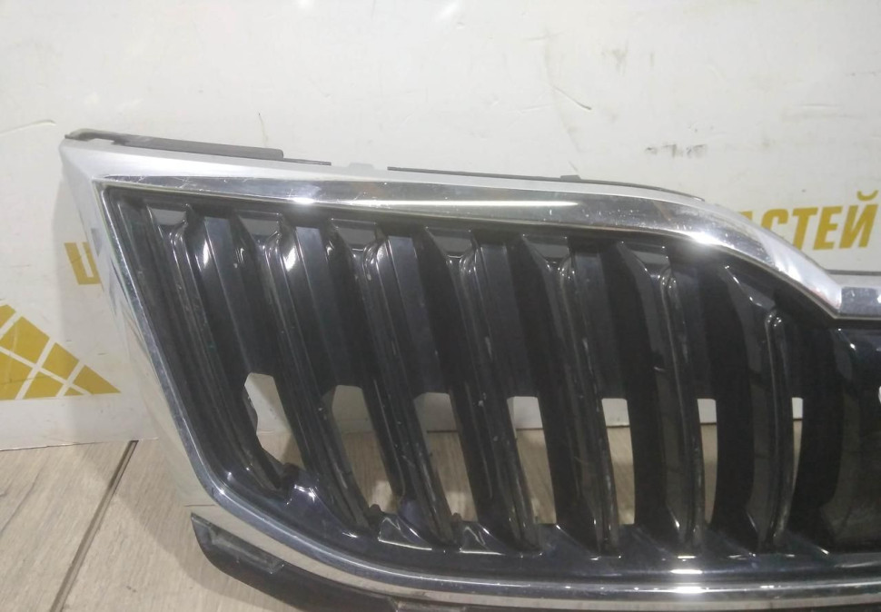 Решетка радиатора бу Skoda Octavia A7 рестайлинг OEM 5E0853653C