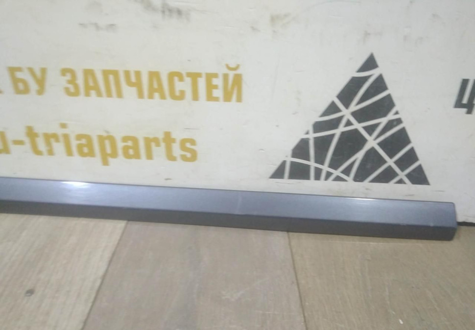 Молдинг двери передний левый бу Skoda Octavia A5 OEM 1Z0853517A