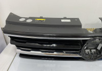 Решетка радиатора Volkswagen Tiguan 2 дорестайлинг 2016 OEM 5NA853653B 5NA853651