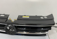 Решетка радиатора Volkswagen Tiguan 2 дорестайлинг 2016 OEM 5NA853653B 5NA853651