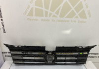 Решетка радиатора Volkswagen Tiguan 2 дорестайлинг 2016 OEM 5NA853653B 5NA853651