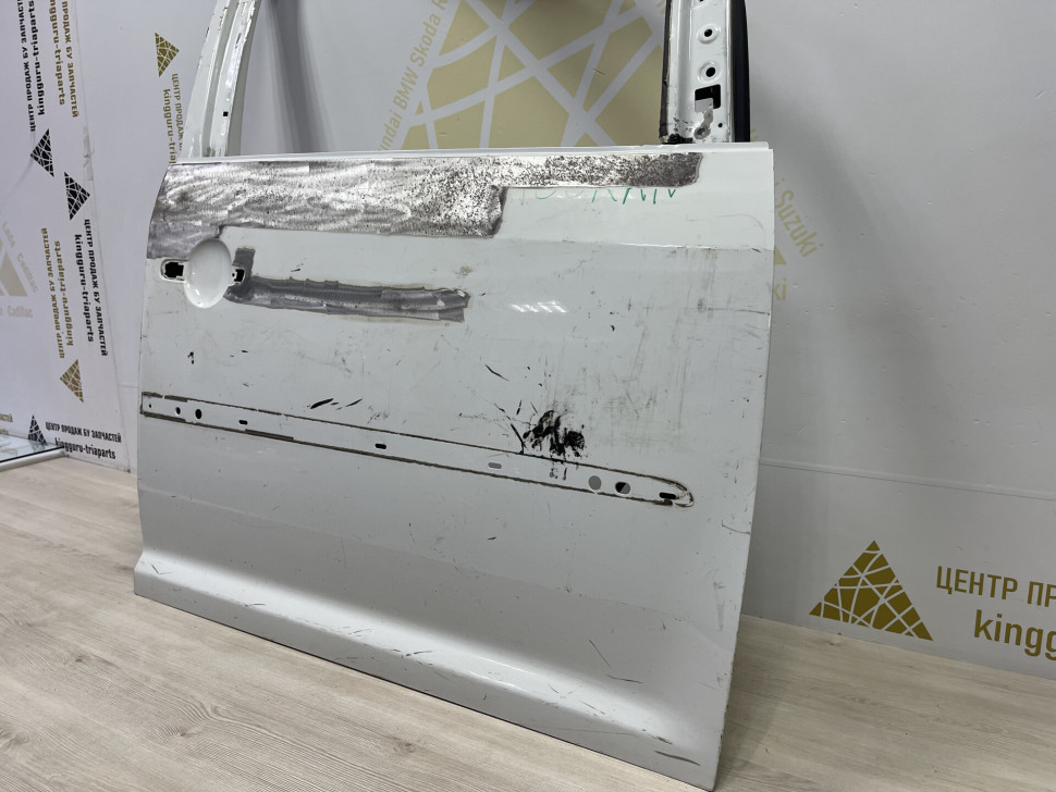 Дверь передняя правая Volkswagen Caddy 3 2003 OEM 2K0831056B