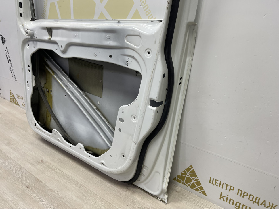 Дверь передняя правая Volkswagen Caddy 3 2003 OEM 2K0831056B