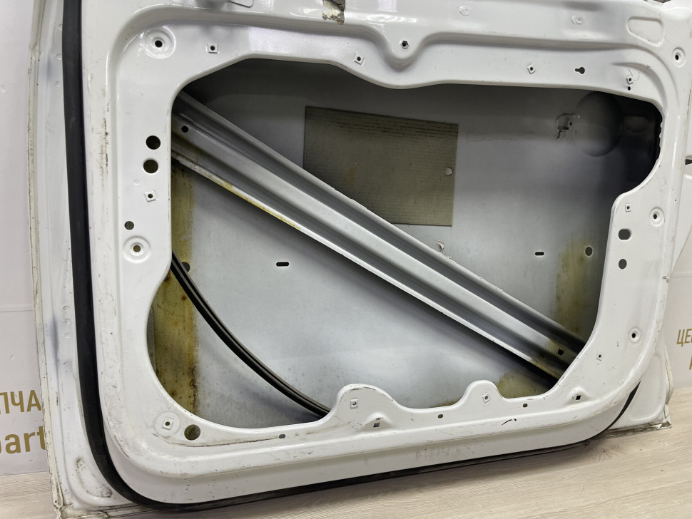 Дверь передняя правая Volkswagen Caddy 3 2003 OEM 2K0831056B