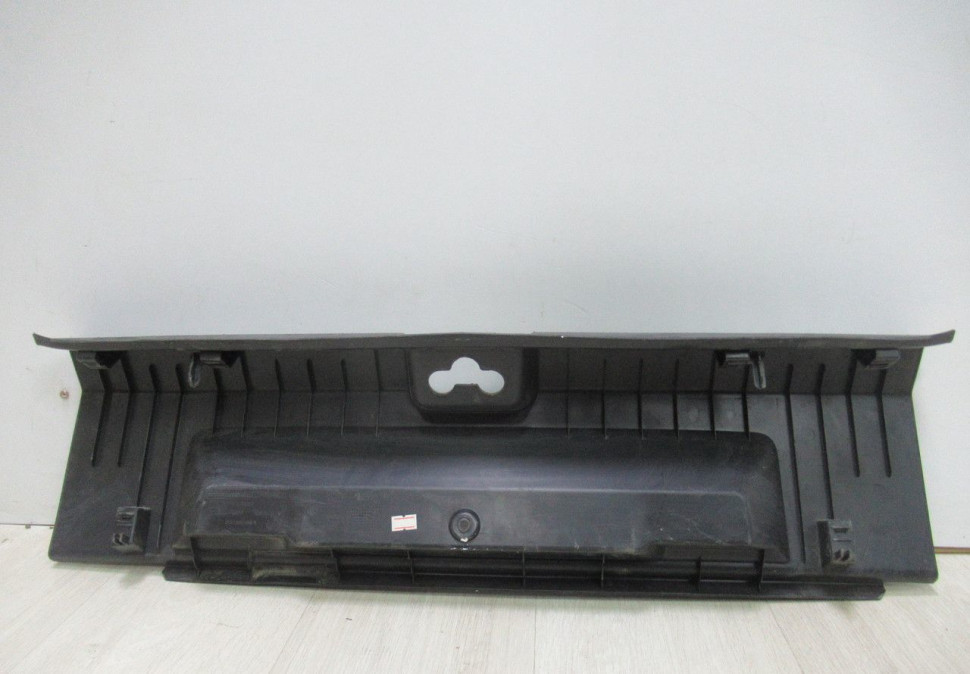 Обивка задней панели Volkswagen Polo седан 09- oem 6RU863459A