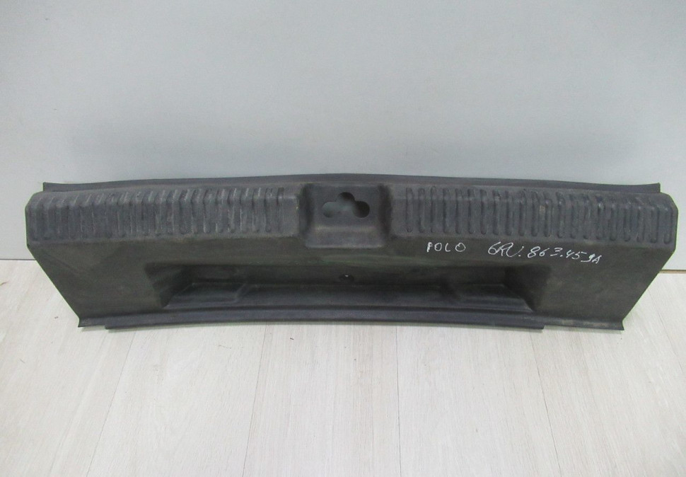 Обивка задней панели Volkswagen Polo седан 09- oem 6RU863459A