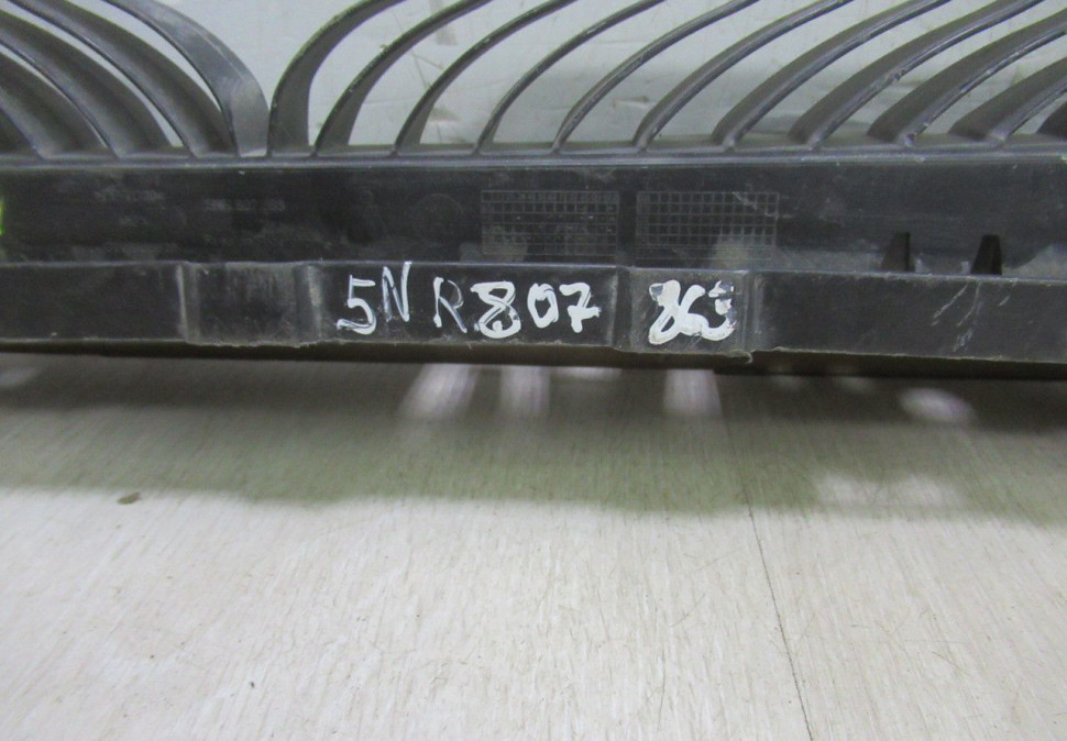 Кронштейн заднего бампера Volkswagen Tiguan 2 oem 5nr807863