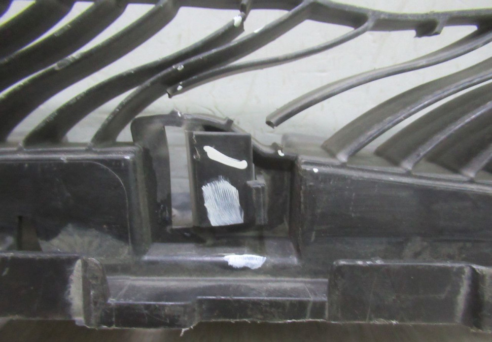 Кронштейн заднего бампера Volkswagen Tiguan 2 oem 5nr807863