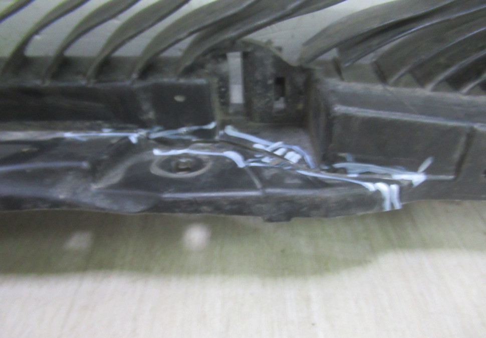 Кронштейн заднего бампера Volkswagen Tiguan 2 oem 5nr807863