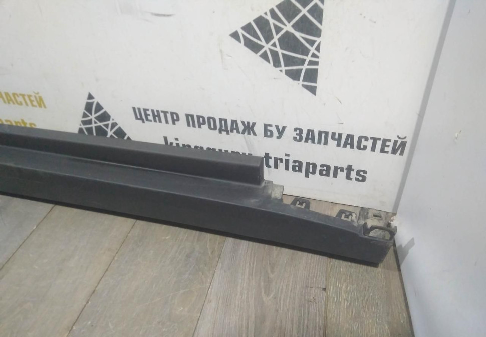 Порог правый бу BMW X7 G07 OEM 51779478332