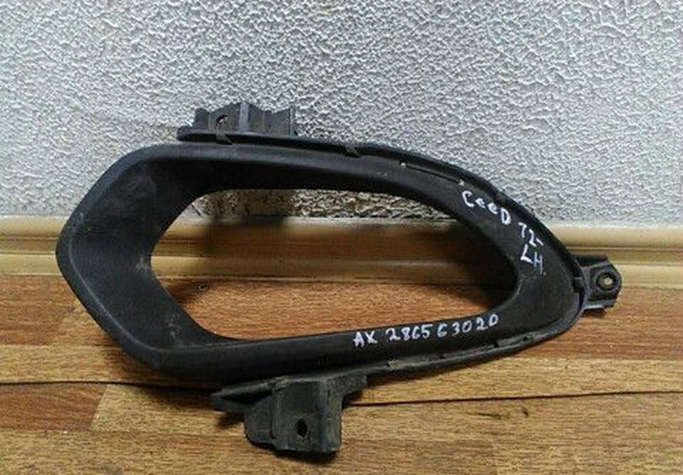 Решетка ПТФ левая Kia Ceed oem ax286563020