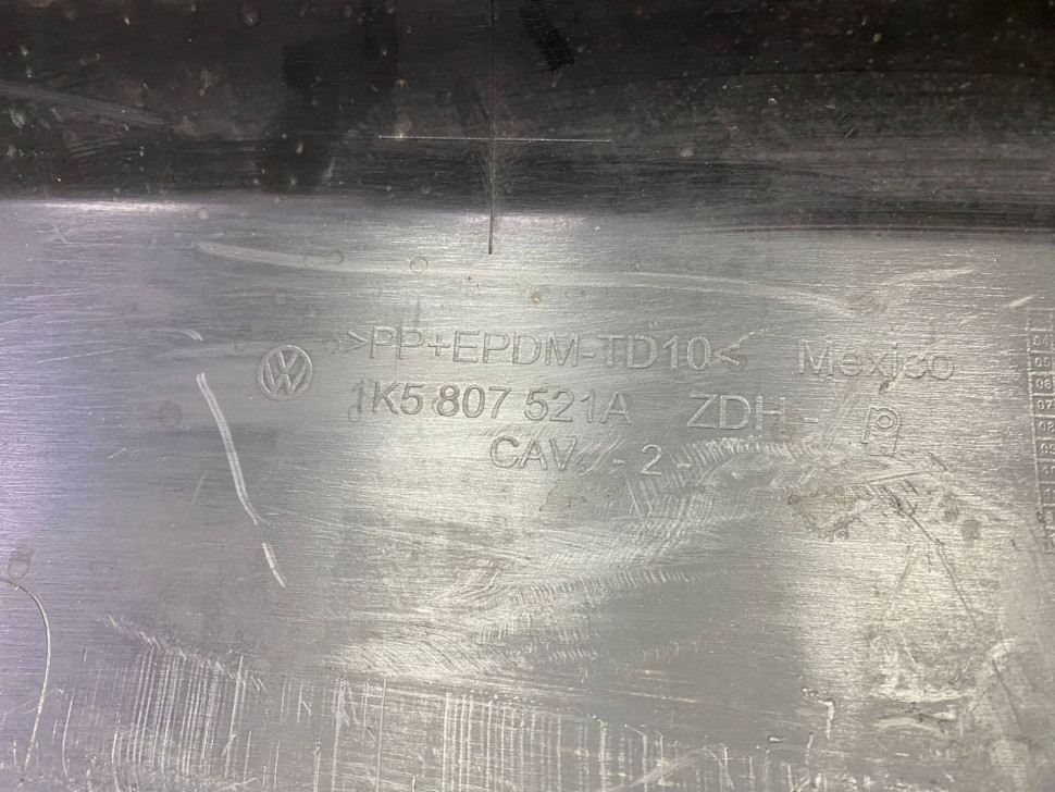 Юбка заднего бампера Volkswagen Jetta 5 oem 1K5807521A