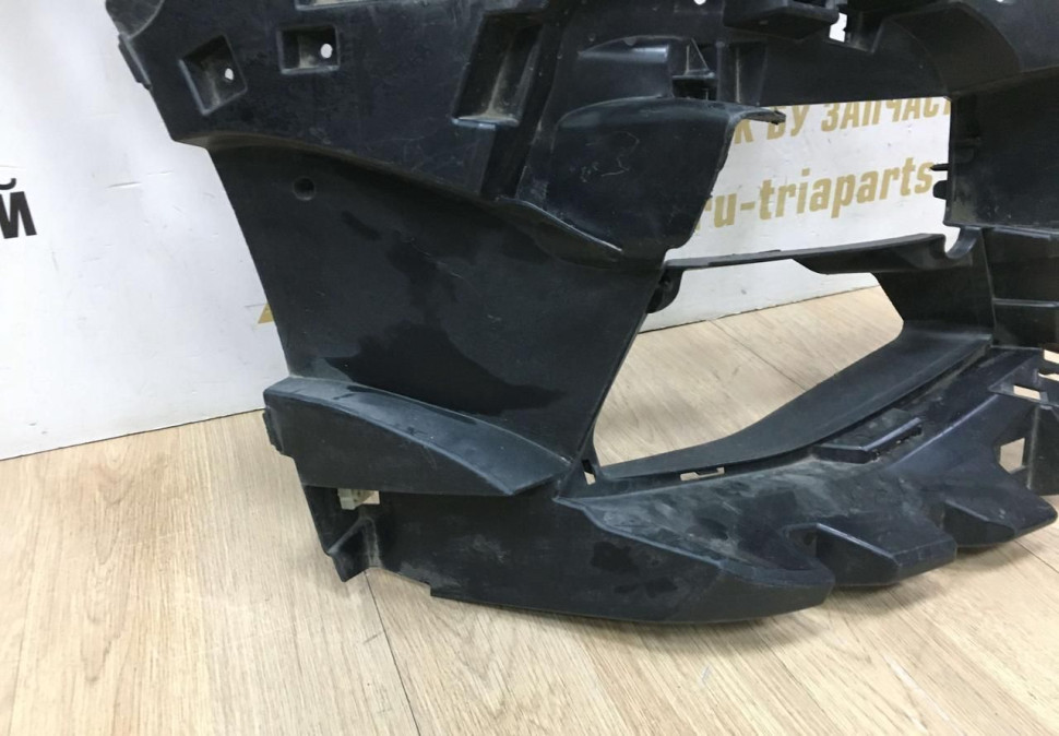 Кронштейн противотуманной фары правый BMW 2 F44 Grand Coupe OEM 51118075482 Кронштейн противотуманной фары правый BMW 2 F44 Grand Coupe OEM 51118075482