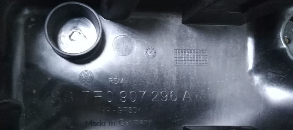 Корпус блока предохранителей Volkswagen Transporter T5 09-15 oem 7e0907296a Корпус блока предохранителей Volkswagen Transporter T5 09-15 oem 7e0907296a