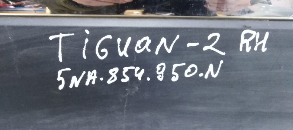Молдинг двери задний правый Volkswagen Tiguan 2 2017> oem 5NA854950N Молдинг двери задний правый Volkswagen Tiguan 2 2017> oem 5NA854950N
