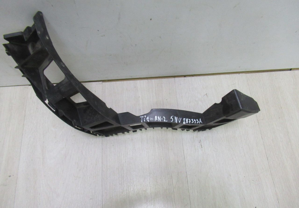 Кронштейн заднего бампера левый Volkswagen Tiguan 1 (11>) oem 5nu807393a (трещ) Кронштейн заднего бампера левый Volkswagen Tiguan 1 (11>) oem 5nu807393a (трещ)