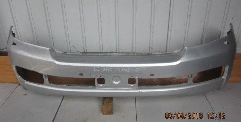 Бампер передний Toyota Land Cruiser 200 дорест. 2008-2012 г.в. бу с дефектом (Скл-3)